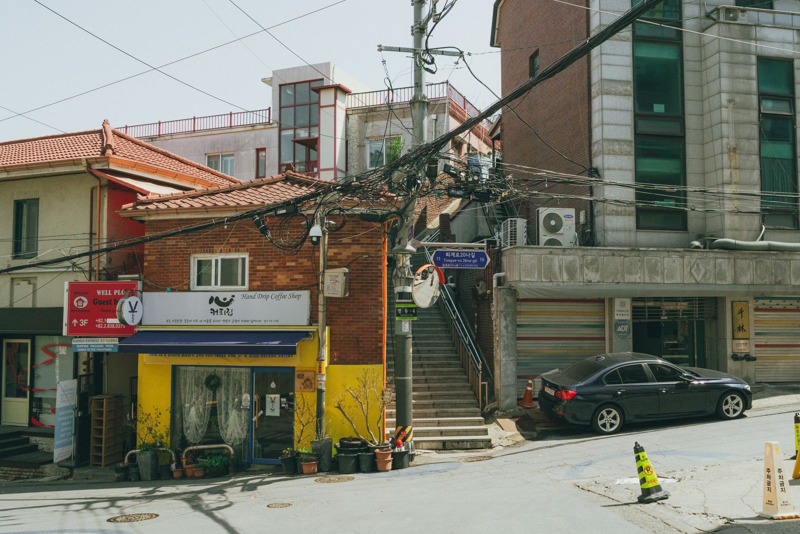A charming traditional street scene in downtown Seoul