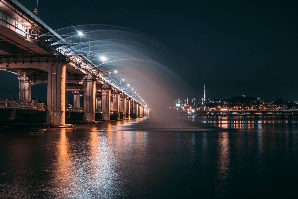 The Moonlight Rainbow Fountain at Banpo Bridge over the Han River in Seoul