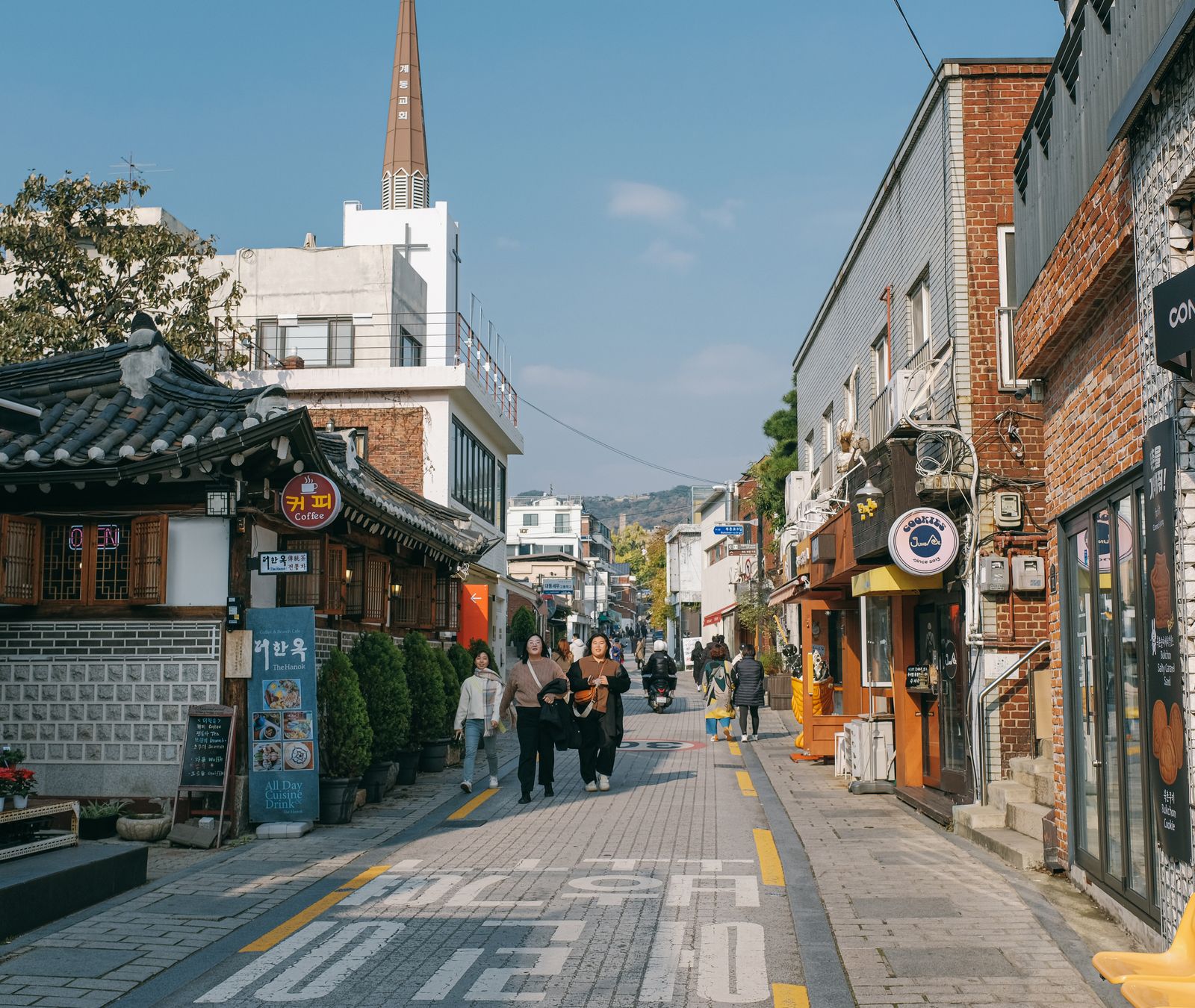 Korea SIM Card & eSIM: A Guide to Staying Connected (2026) A street scene in Seoul where travelers rely on mobile data