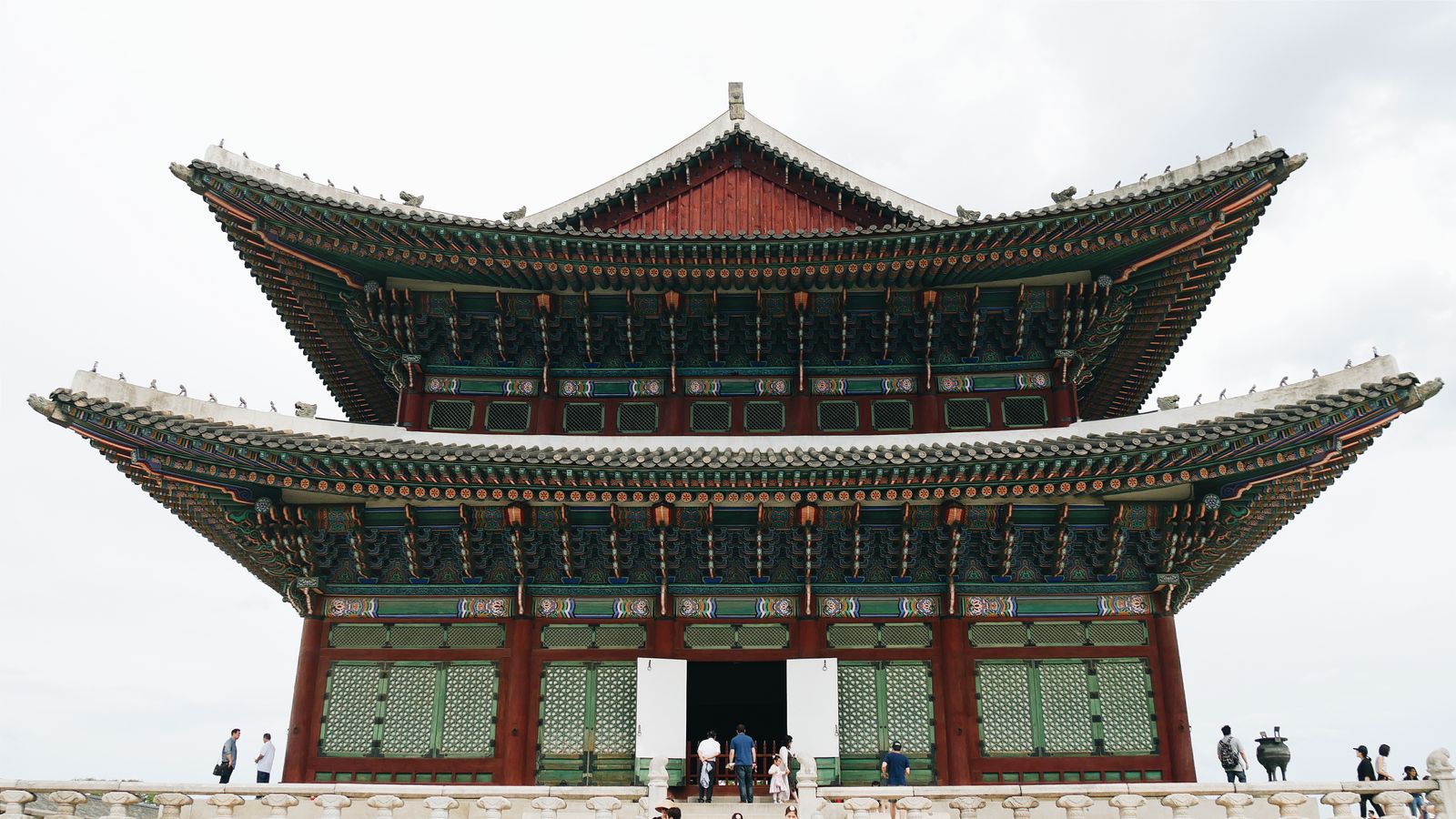 Gyeongbokgung Palace and traditional Korean architecture in Seoul