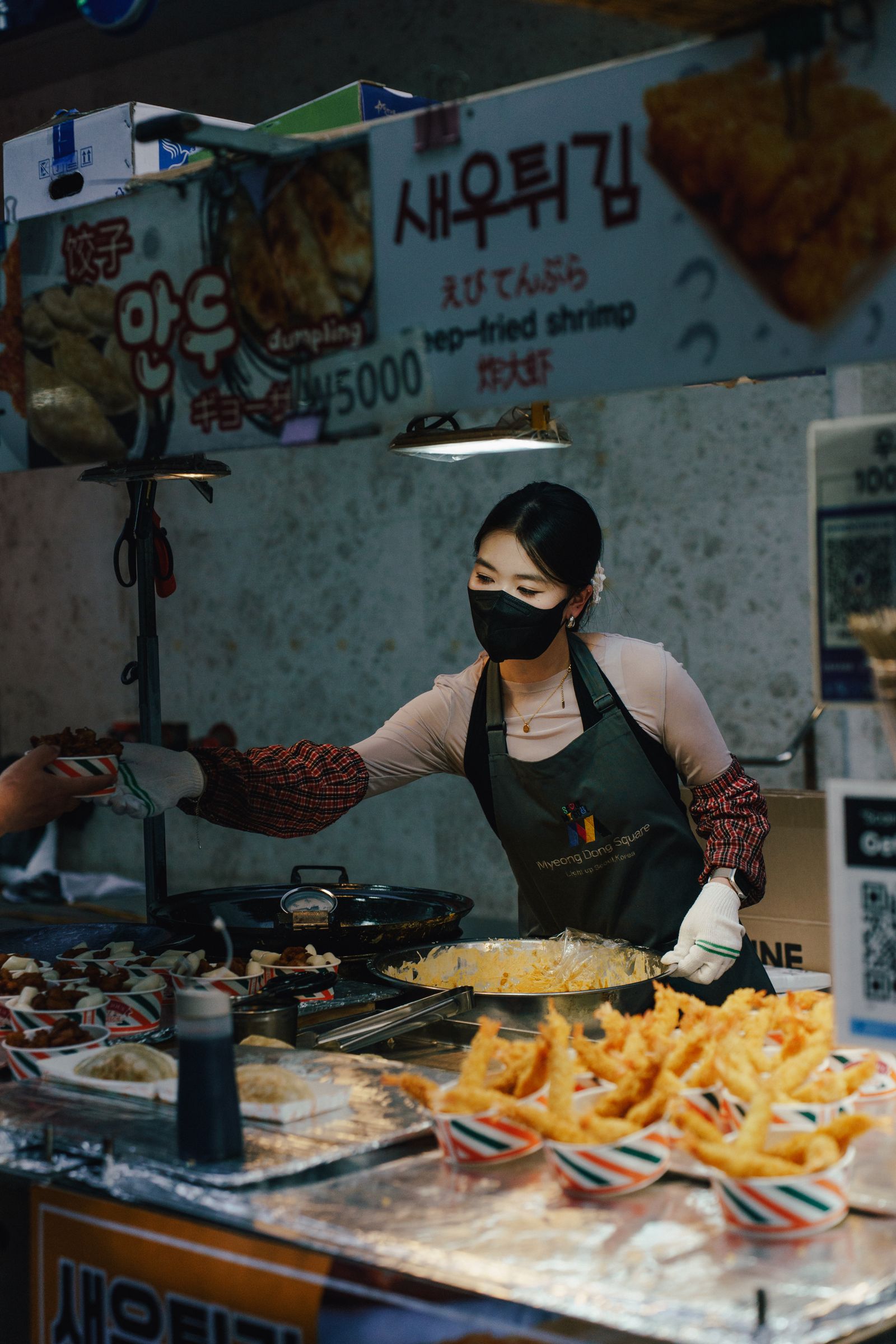 A street-food stall in Seoul, a cheap way to eat doing Seoul on a budget
