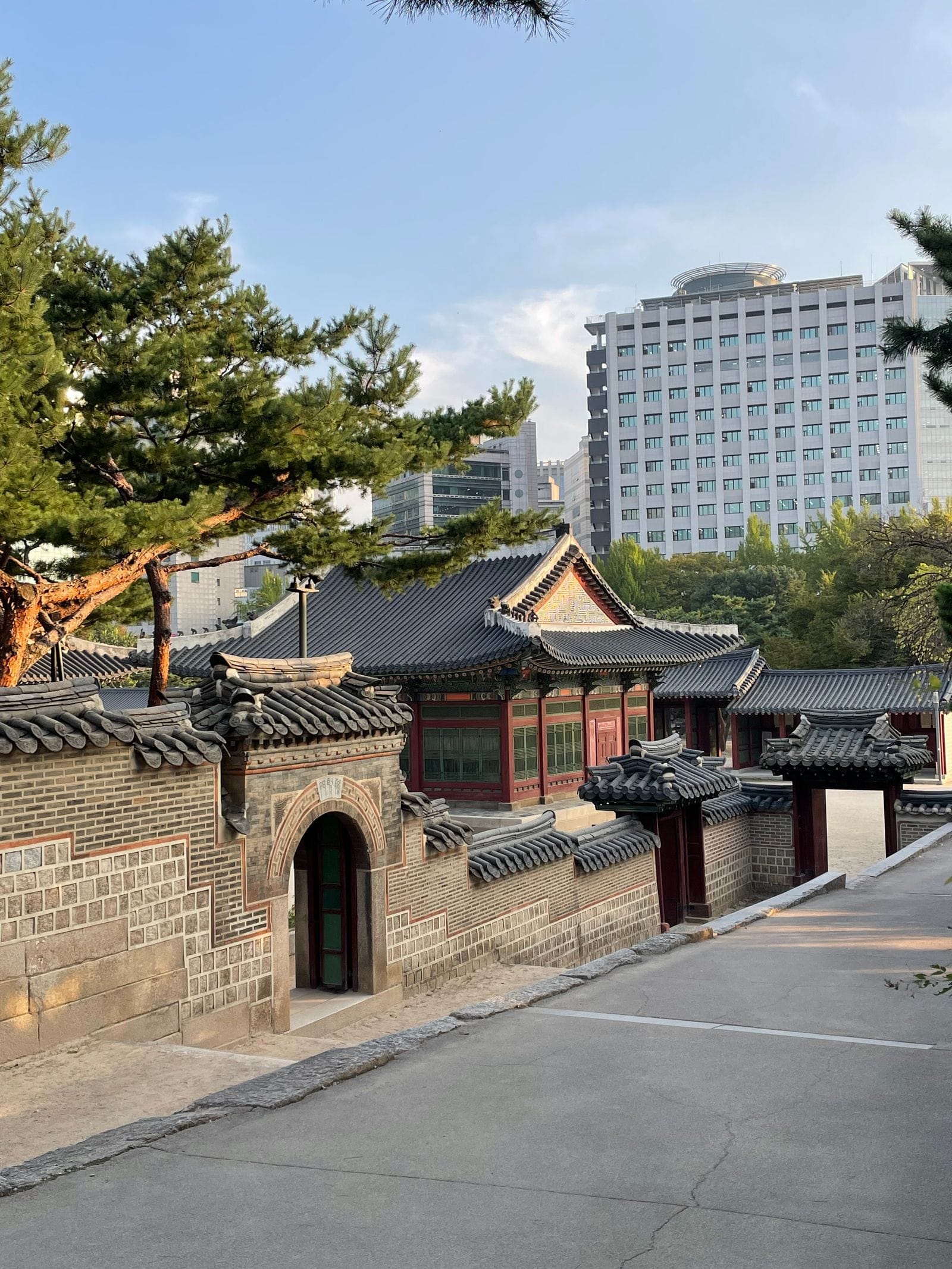 Things to Do in Seoul: 15 Best Experiences for First-Timers (2026) Traditional Korean architecture against the modern Seoul skyline