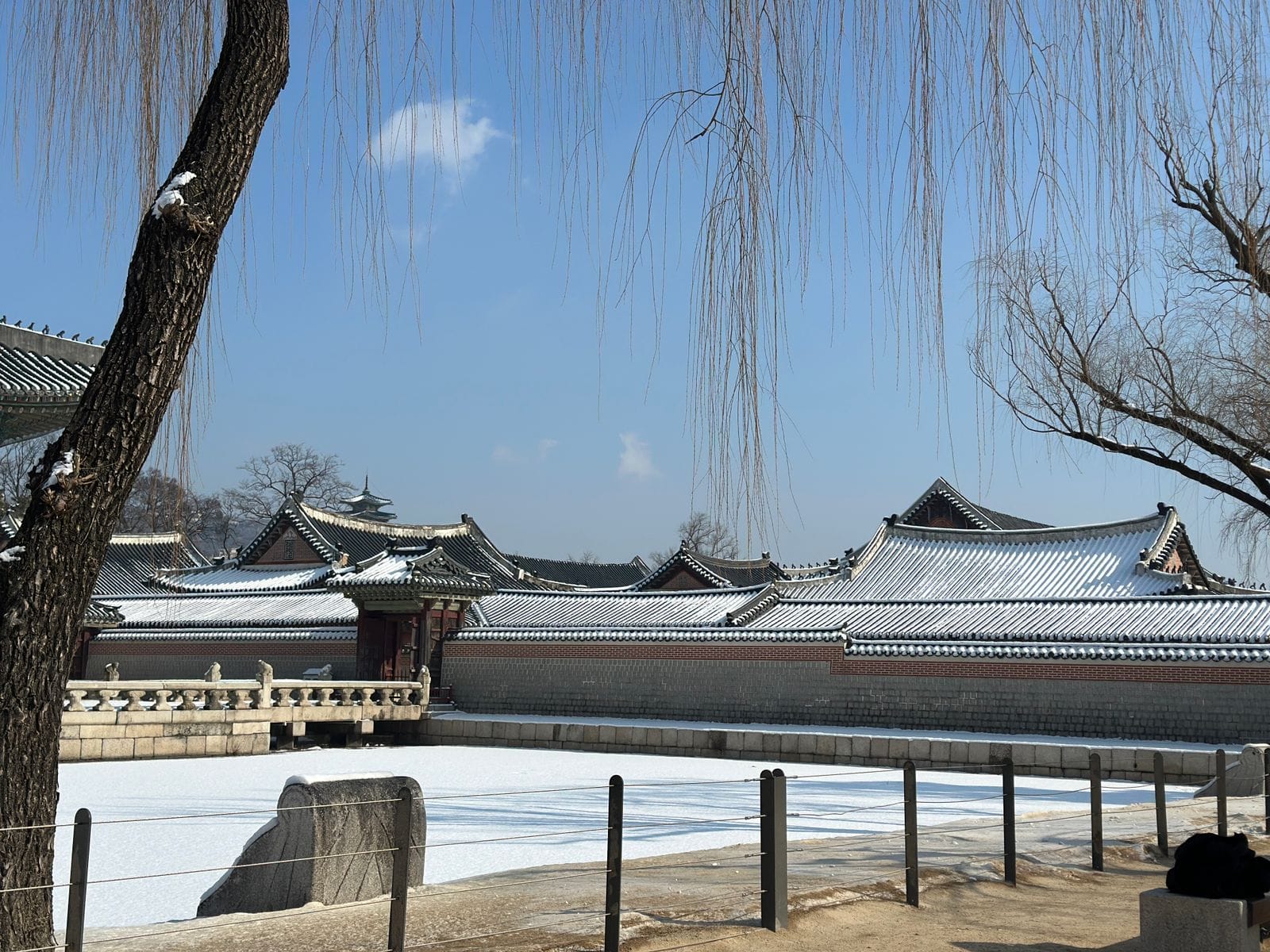 Winter in Seoul: What to Do, Weather & Tips (2026) Snow-covered Gyeongbokgung Palace in winter in Seoul