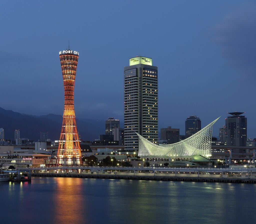 Kobe Port Tower and Maritime Museum on Kobe's waterfront, the Japanese city Asiana's new Incheon flight will connect to Seoul
