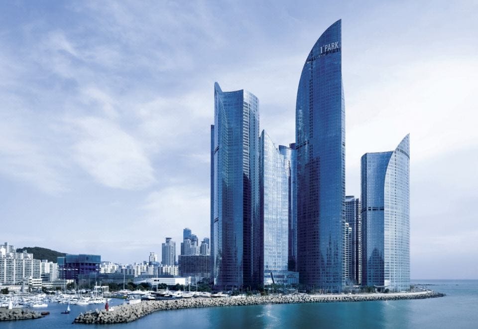 釜山旅遊指南:必玩景點、海灘與住宿推薦(2026) 釜山Marine City的柏悅酒店,可俯瞰廣安大橋