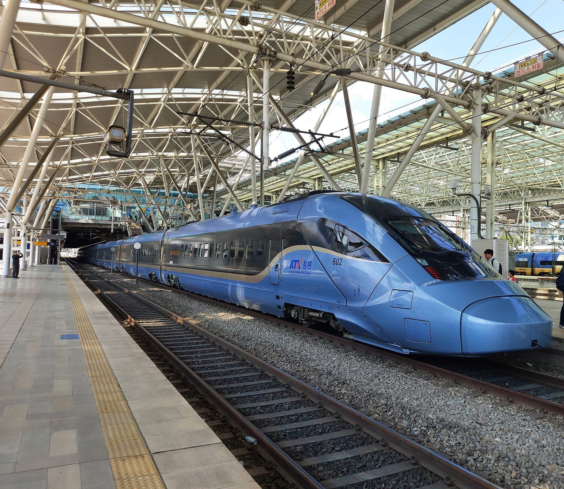 Chuseok 2026: Korea's Biggest Holiday — Dates, Closures & Travel Tips A KTX high-speed train waiting at Seoul Station, the trains that fill up fastest around Chuseok