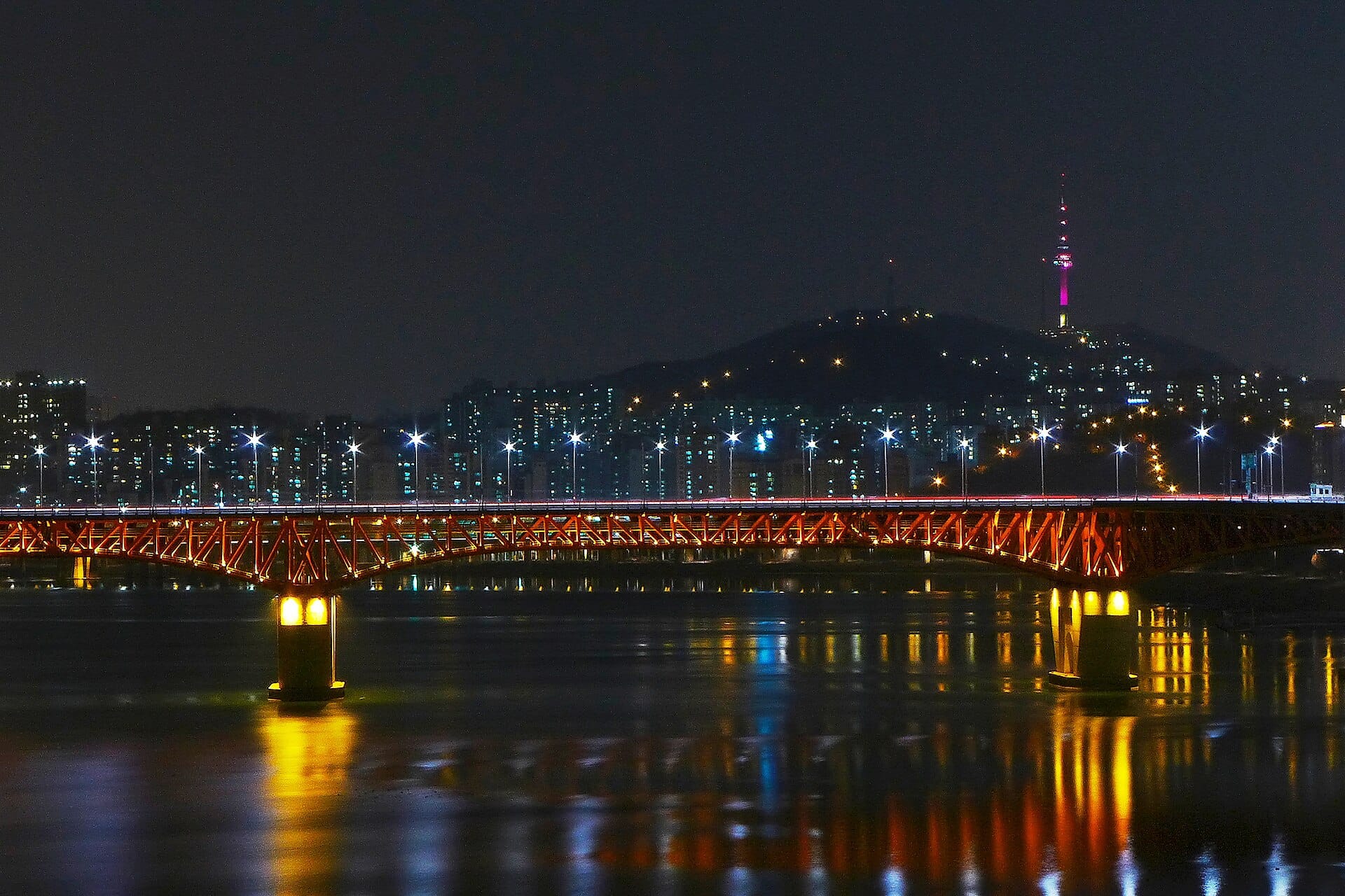 Seongsu Bridge over the Han River near Ttukseom, the neighborhood closest to most drone show sessions