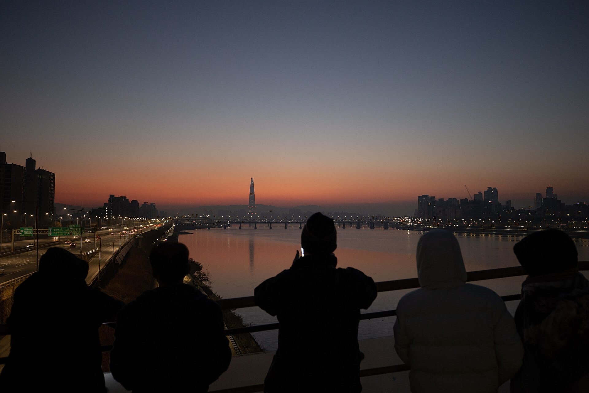 The Han River in Seoul: Parks, Picnics & Cruises (2026) Dawn over the Han River in Seoul