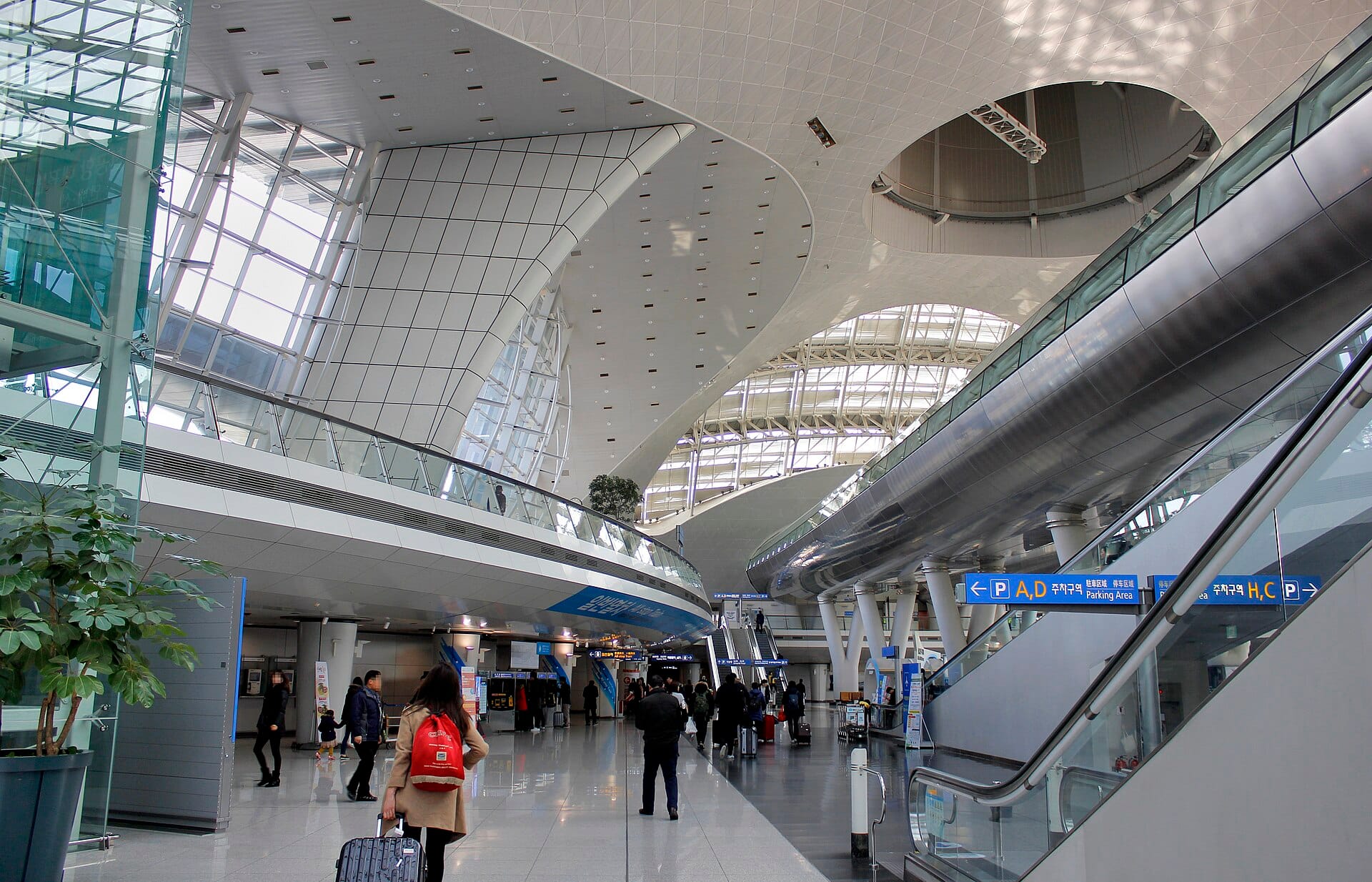 Incheon Airport's Busiest Day This Summer: August 2, 2026 The main hall of Incheon International Airport's Transportation Center, where summer 2026 crowds are expected to peak