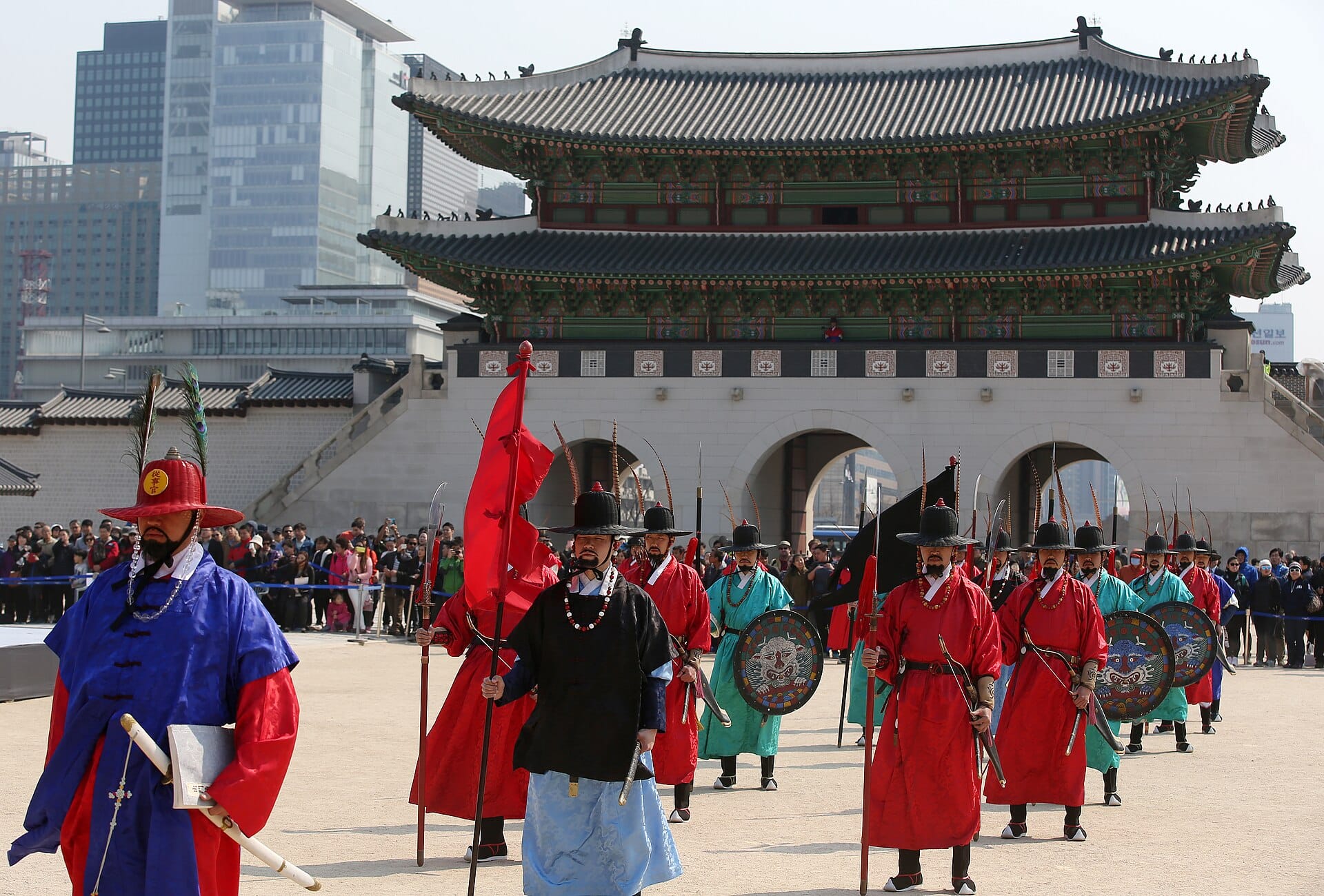 Royal guard-changing ceremony at Gyeongbokgung Palace in Seoul