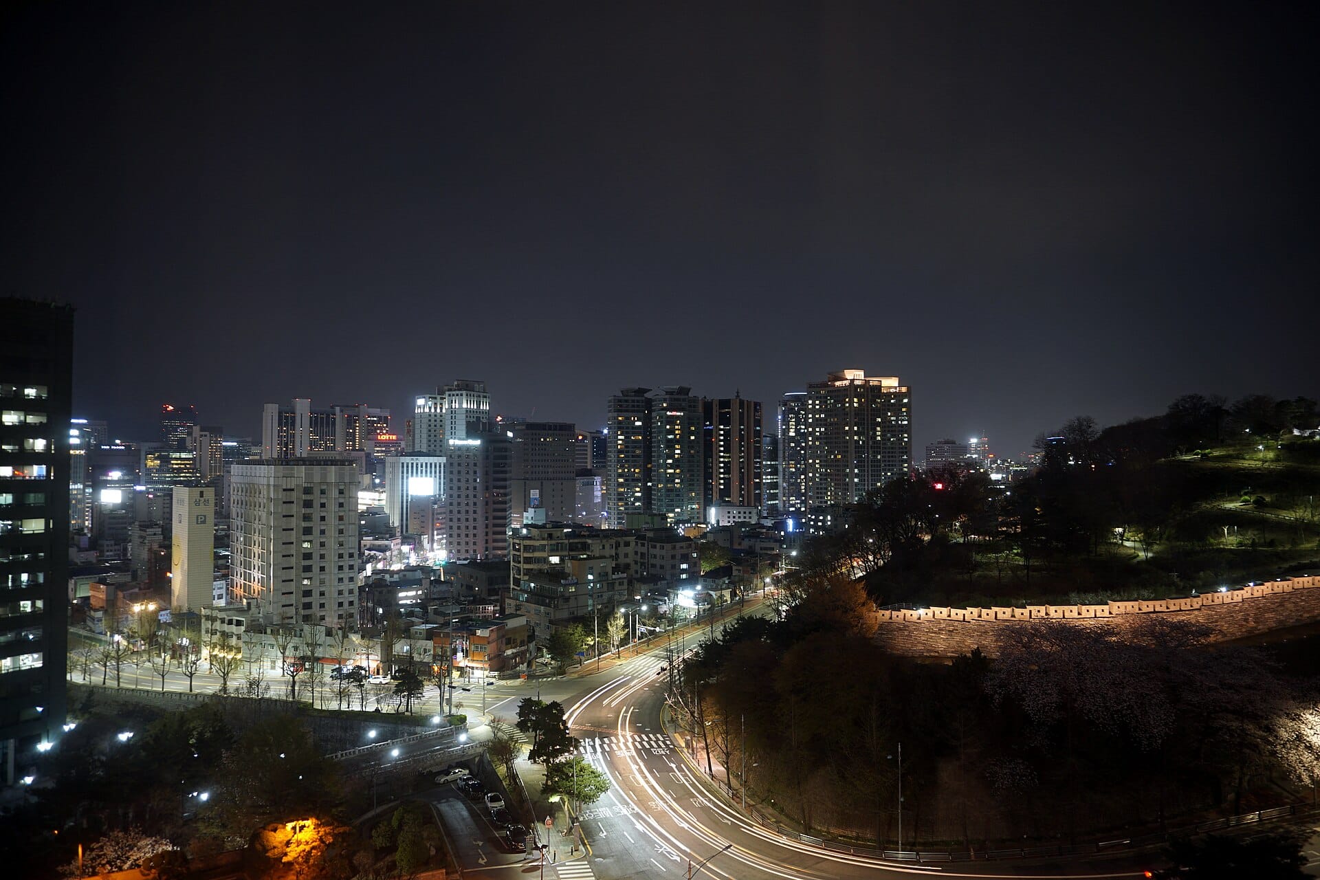 Seoul City Hall Just Opened a Free Sky Observatory (July 2026) Namsan Mountain rising over downtown Seoul, one of the other free viewpoints in the city's observatory project