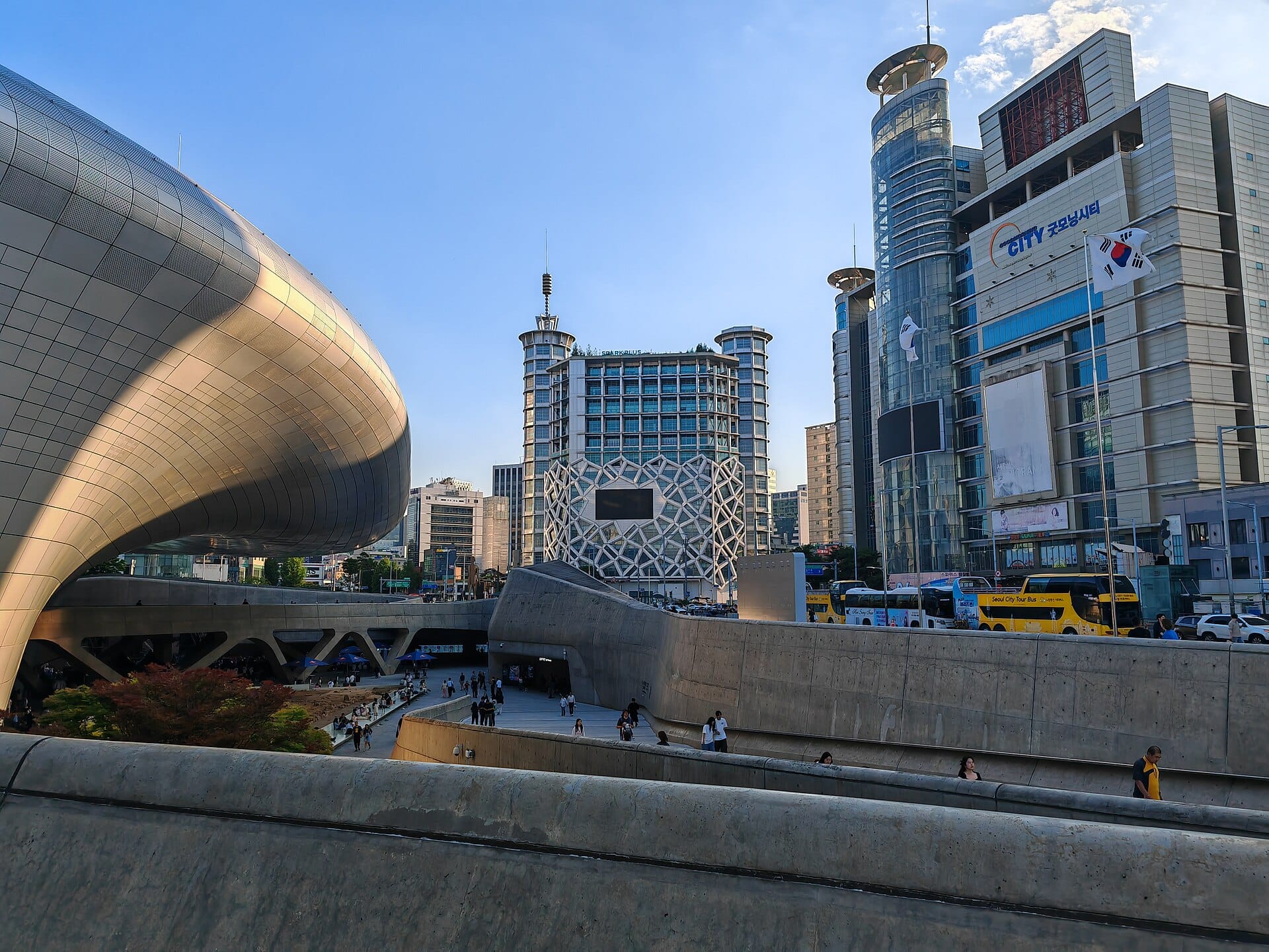 Seoul Shopping Guide: Best Areas & What to Buy (2026) The Dongdaemun Design Plaza in Seoul at night