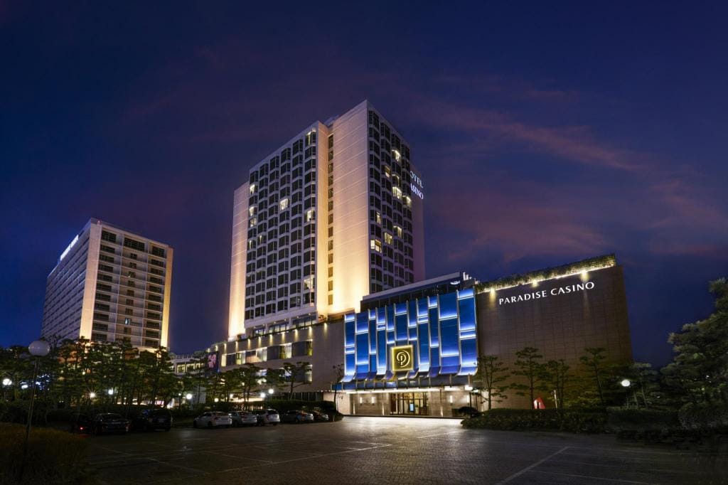 Paradise Hotel Busan, a beachfront five-star on Haeundae Beach with an outdoor hot-spring spa