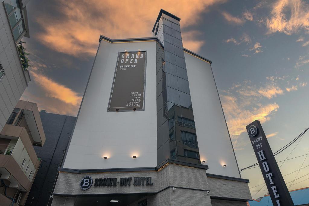 Where to Stay in Gangneung: Best Areas & Hotels for Every Trip (2026) A guest room at Browndot Gangneung Station, a short walk from Gangneung's KTX station