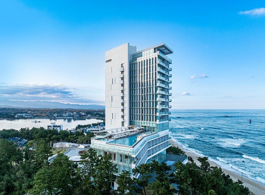 Where to Stay in Gangneung: Best Areas & Hotels for Every Trip (2026) An ocean-view room at SEAMARQ Hotel overlooking Gyeongpo Beach in Gangneung