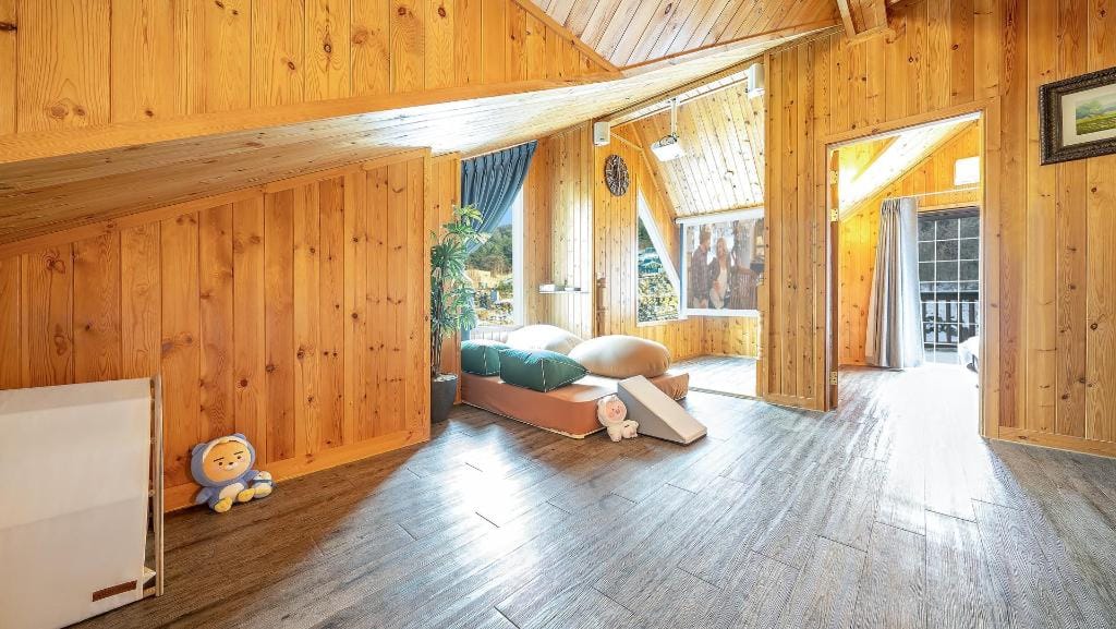 Two-room private villa at Gapyeong S&J Pension with shared pool