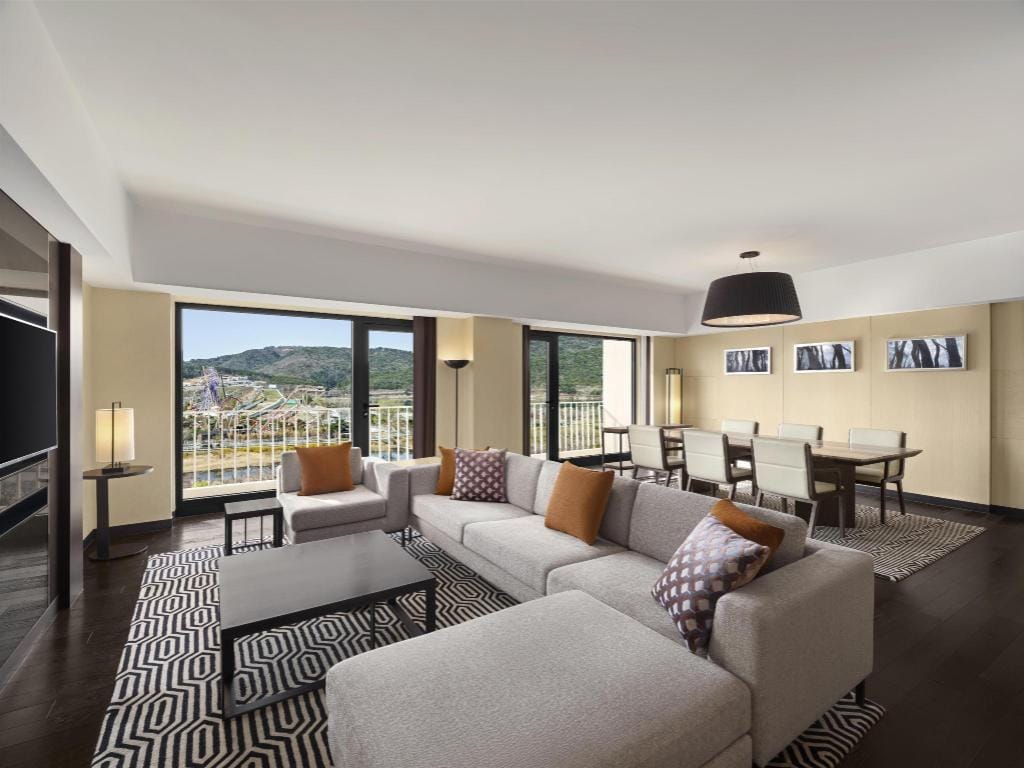 A family room at Hilton Gyeongju, next to Bomun Lake with a dedicated kids-only pool