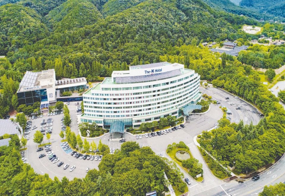 A room at The K Hotel Gyeongju, within walking distance of Bomun Lake