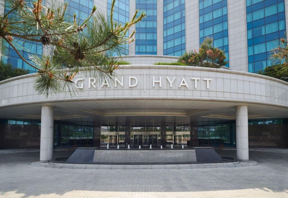 The pool complex at Grand Hyatt Incheon, a resort-style hotel close to Incheon Airport