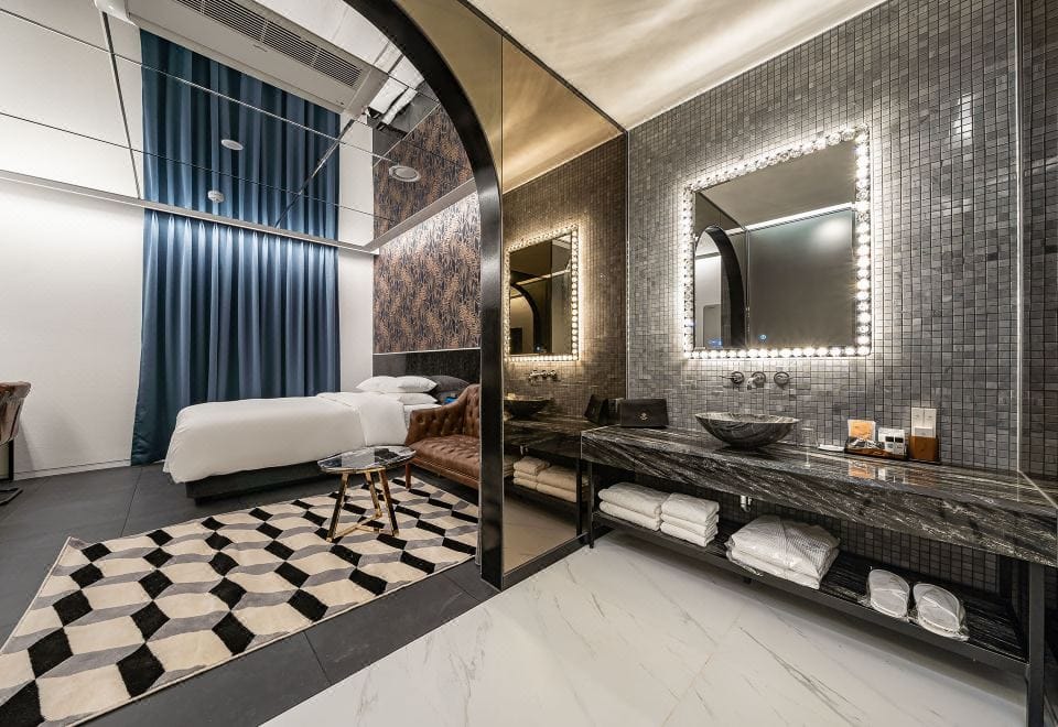 A guest room at Incheon Guwol Hotelbay 204, in the Guwol-dong commercial district of downtown Incheon