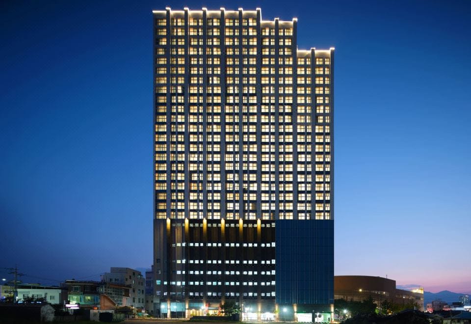 A room with views of Cheongchoho Lake and Ulsanbawi Rock at The Hotel Sokcho