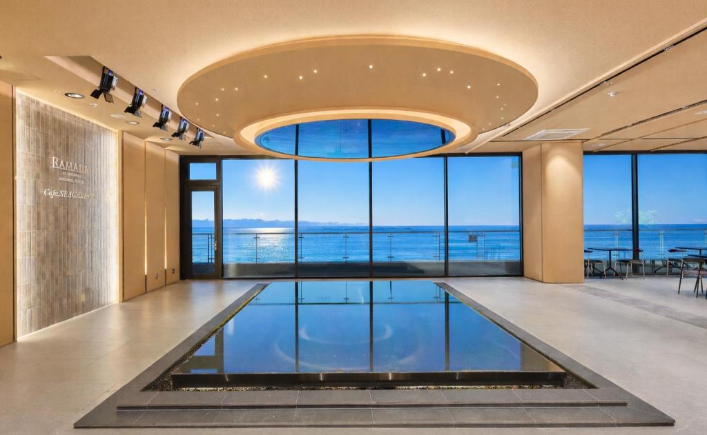 A balcony room with a panoramic ocean view at Ramada Sokcho Hotel near Daepohang