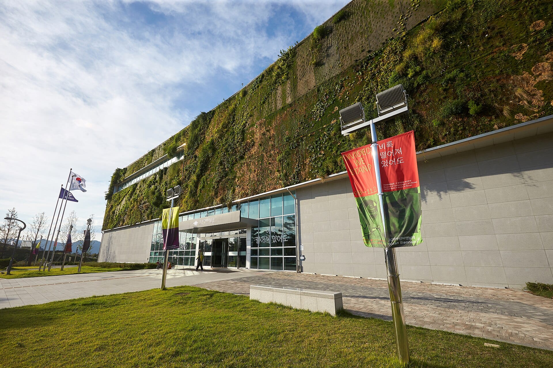 釜山ビエンナーレのメイン会場、釜山現代美術館(MOCA Busan)