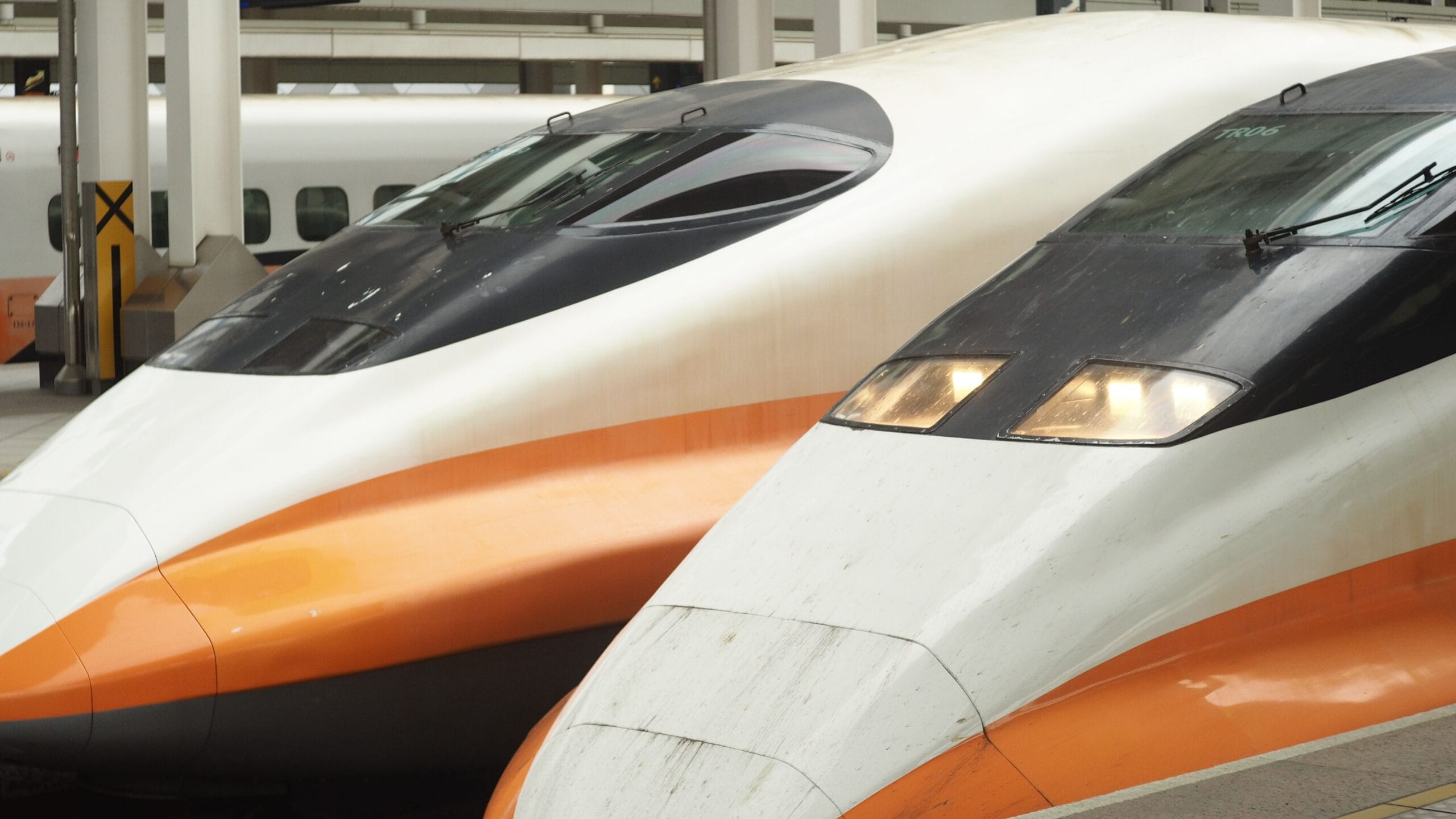 Chuseok 2026 KTX Tickets: When Booking Opens & How to Reserve High-speed trains lined up at a station platform, the scene at Seoul's KTX and SRT departure stations during the Chuseok booking rush