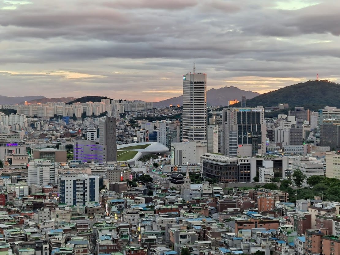 Dongdaemun, Seoul: Shopping, Night Markets, DDP & Where to Stay (2026) A busy street of shopping malls in the Dongdaemun district of Seoul
