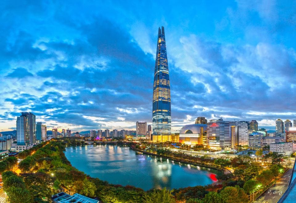 Jamsil, Seoul: Lotte World, Seoul Sky & Where to Stay (2026) Signiel Seoul, a five-star hotel occupying the upper floors of Lotte World Tower in Jamsil