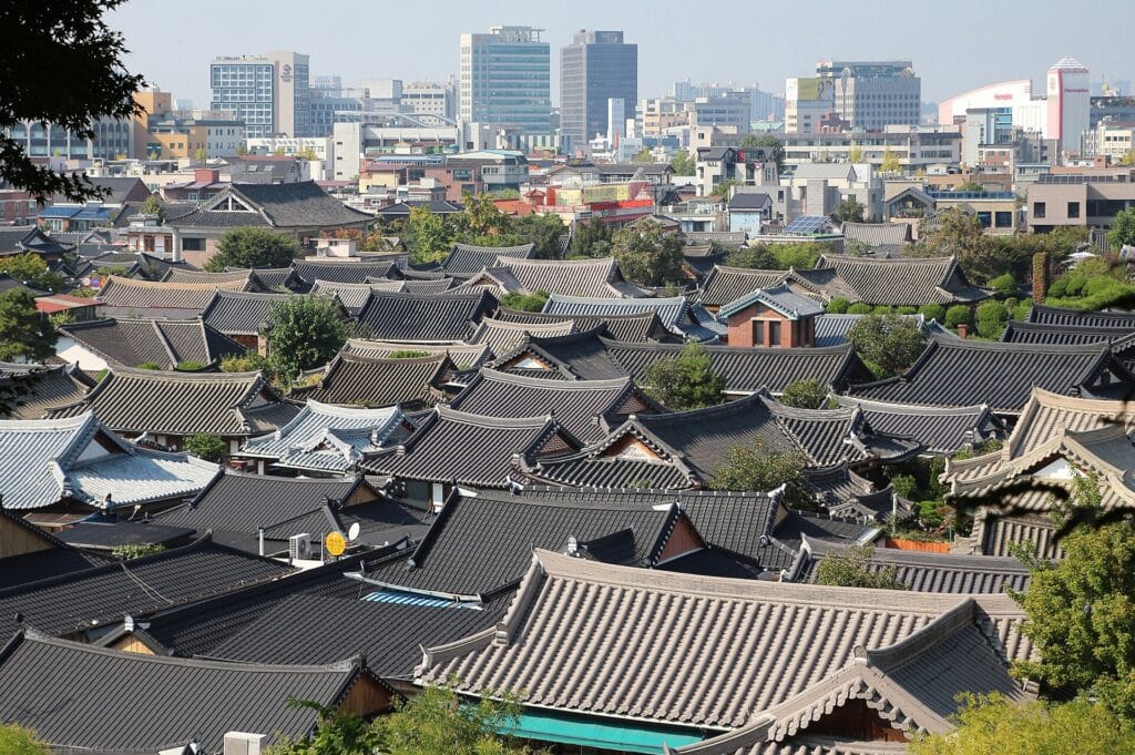 Jeonju Travel Guide: Hanok Village, Bibimbap & Korea's Food Capital (2026) Rows of traditional tiled-roof hanok houses in Jeonju Hanok Village, South Korea