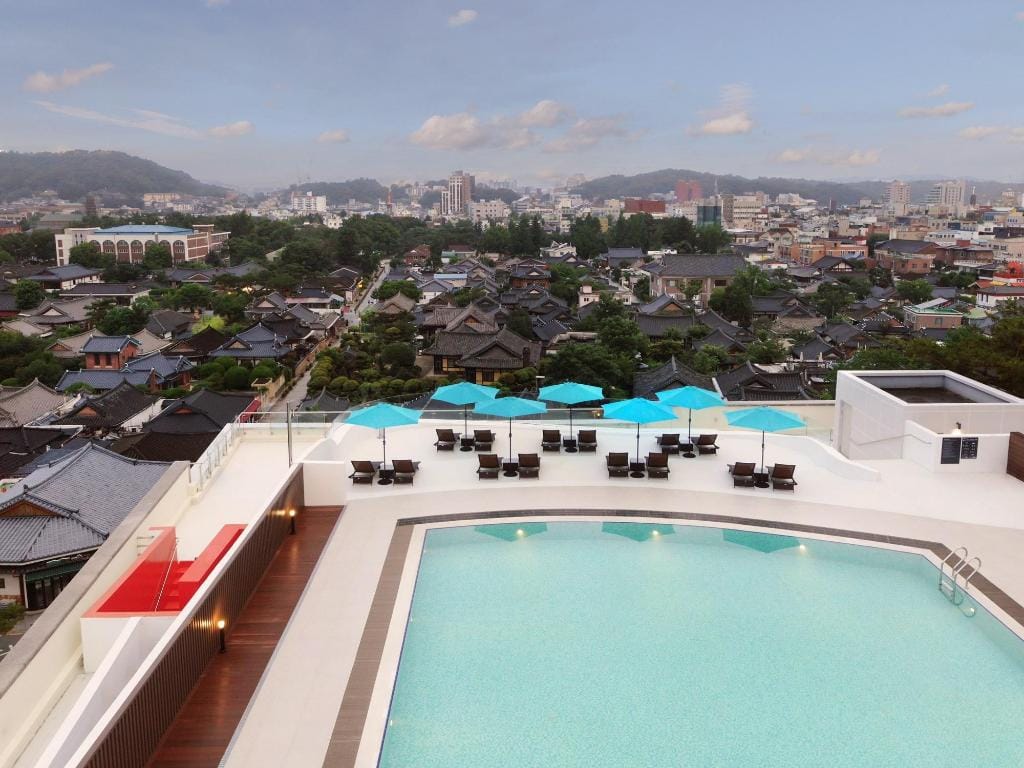 Jeonju Travel Guide: Hanok Village, Bibimbap & Korea's Food Capital (2026) Lahan Hotel Jeonju, a modern hotel beside the Jeonju Hanok Village