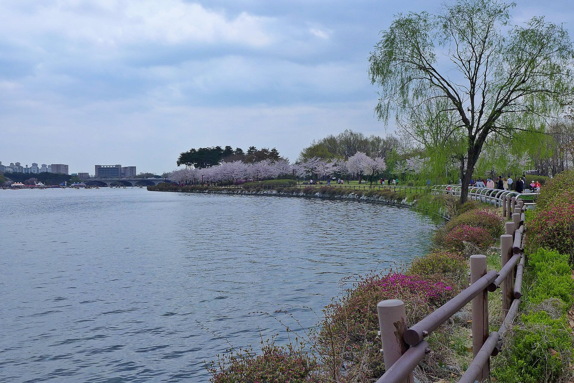 KINTEXに近い一山（イルサン)にある高陽湖水公園。イベント前後に散策できる緑地