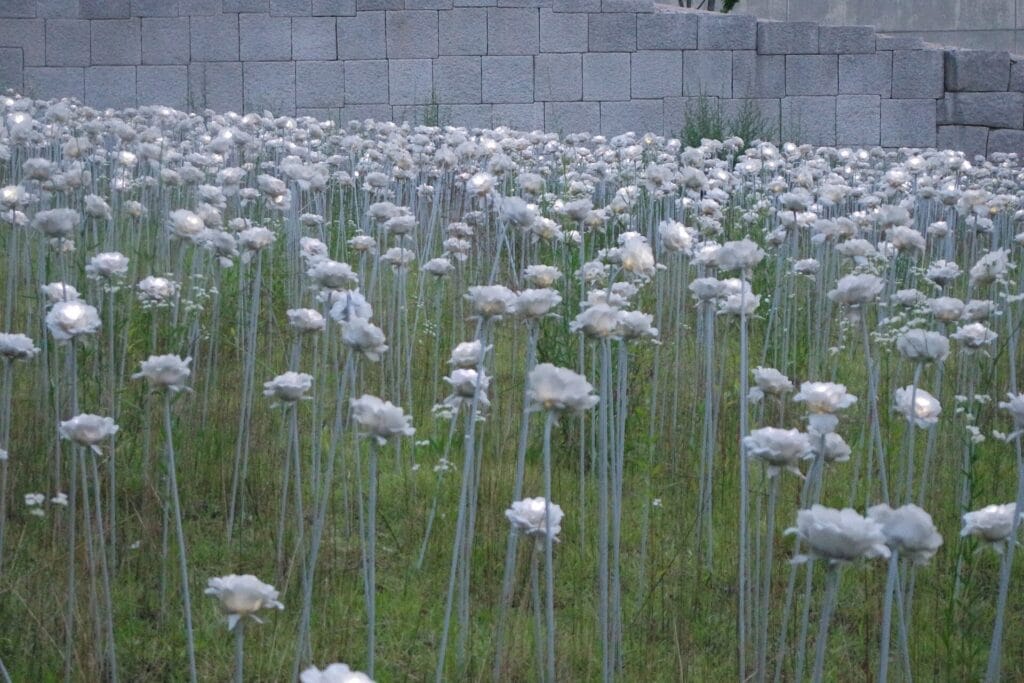 Seoul Walking Festival 2026: Route, Dates & How to Register Dongdaemun Design Plaza (DDP) in Seoul, the starting point of the Seoul Walking Festival