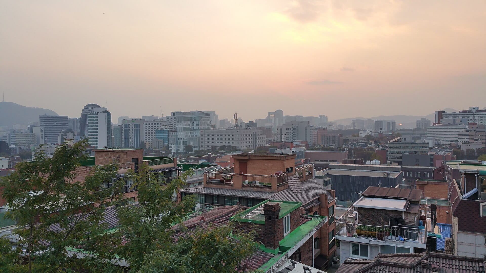 Seoul Walking Festival 2026: Route, Dates & How to Register Colorful murals and stairs in Ihwa Mural Village, one of the neighborhoods on the Seoul Walking Festival route
