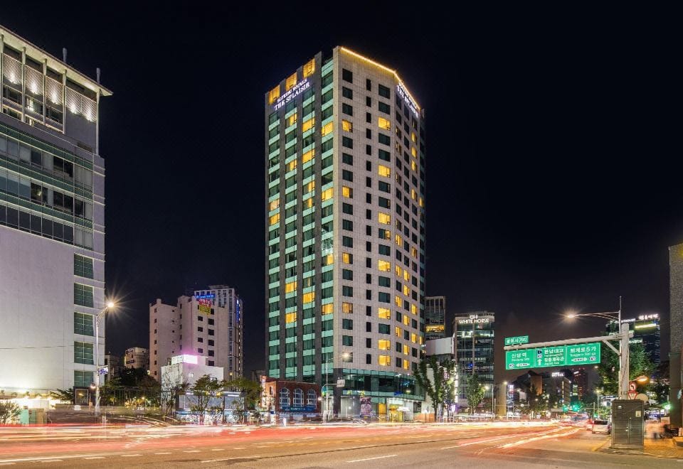 Where to Stay in Dongdaemun, Seoul: Best Hotels Near the DDP (2026) Sotetsu Hotels The Splaisir Seoul Dongdaemun, a mid-range hotel near Dongdaemun History and Culture Park Station