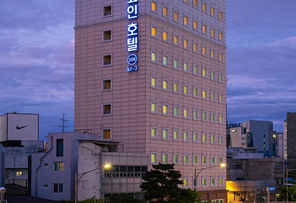 Where to Stay in Dongdaemun, Seoul: Best Hotels Near the DDP (2026) Toyoko Inn Seoul Dongdaemun No.1, a budget business hotel next to Dongdaemun History and Culture Park Station