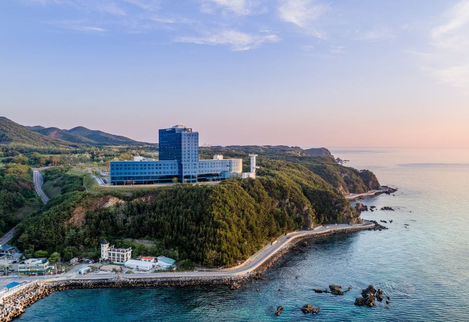 Where to Stay in Tongyeong: Best Areas & Hotels for Every Trip (2026) An ocean-view room at Portuna Hotel Tongyeong on the city's waterfront