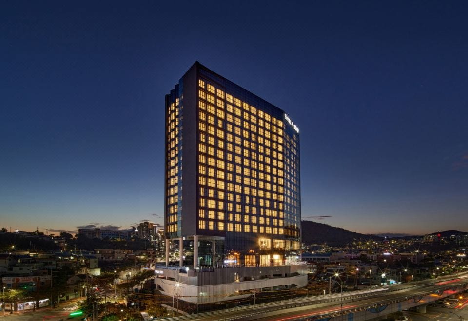 Where to Stay in Yeosu: Best Areas & Hotels for Every Trip (2026) A guest room at Shilla Stay Yeosu Expo Station, near Yeosu Expo Station