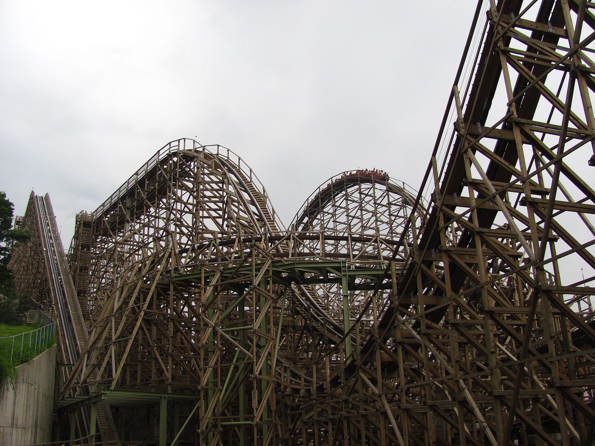 T Express, Everland's wooden roller coaster, one of the park's headline rides alongside the fall horror festival