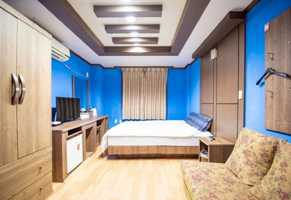 A hot spring hotel in Dogo, Asan, near the sulfur-rich Dogo Oncheon springs
