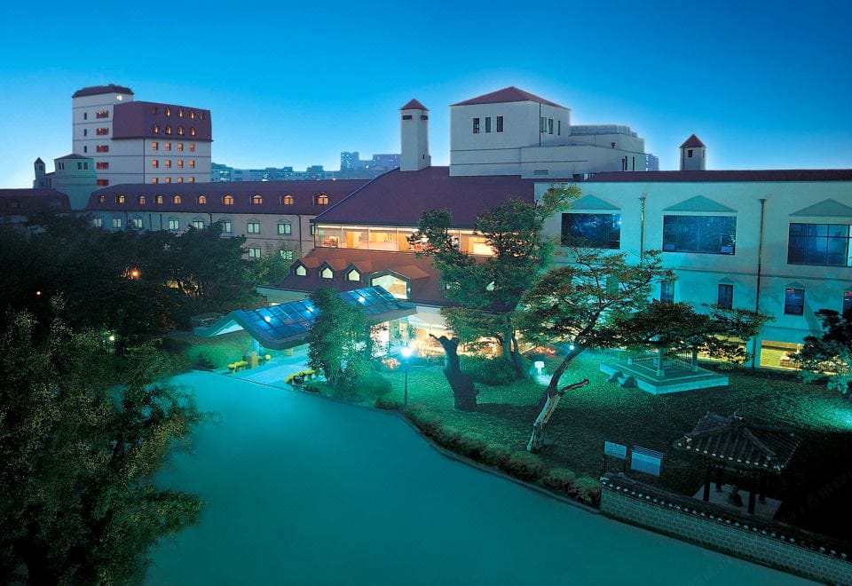 Onyang Hot Spring Hotel in Asan, built around Korea's oldest hot spring