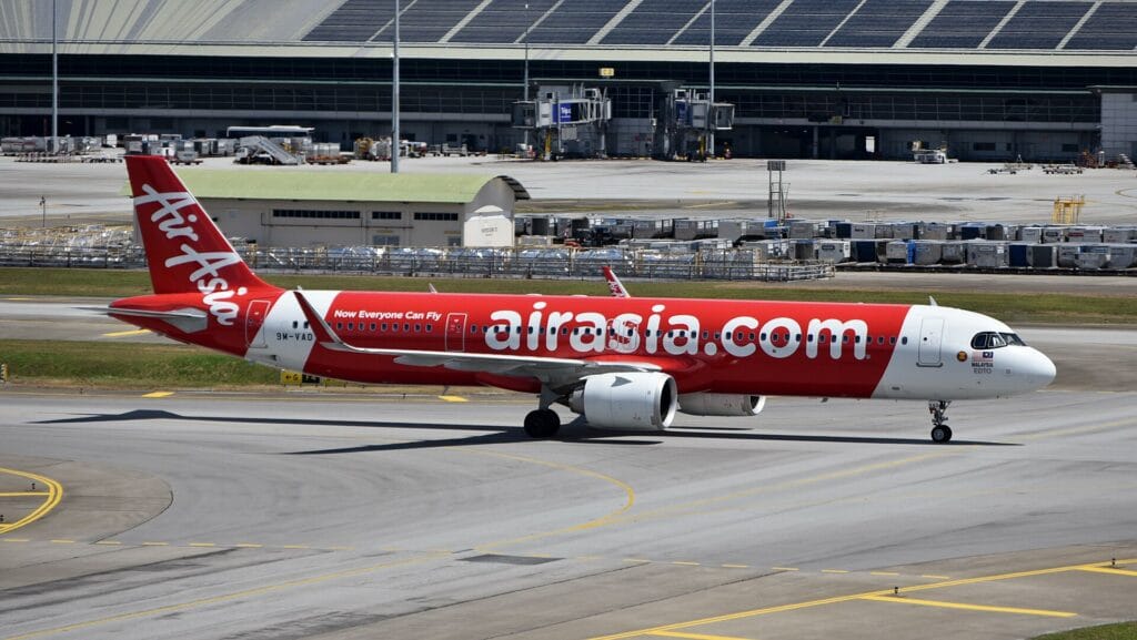 Một chiếc Airbus A321neo của AirAsia đậu tại sân bay quốc tế Kuala Lumpur, loại máy bay sẽ tiếp quản đường bay đi Seoul