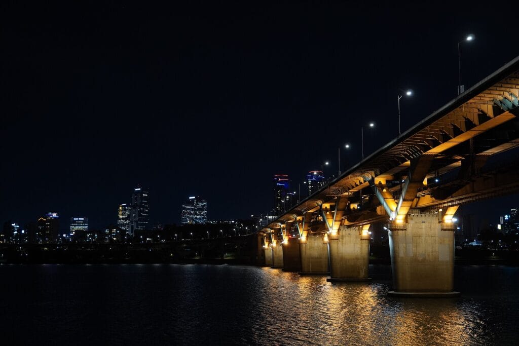 Night view of Ttukseom Hangang Park on the Han River, where the Seoul Autumn Festa opening performance was staged