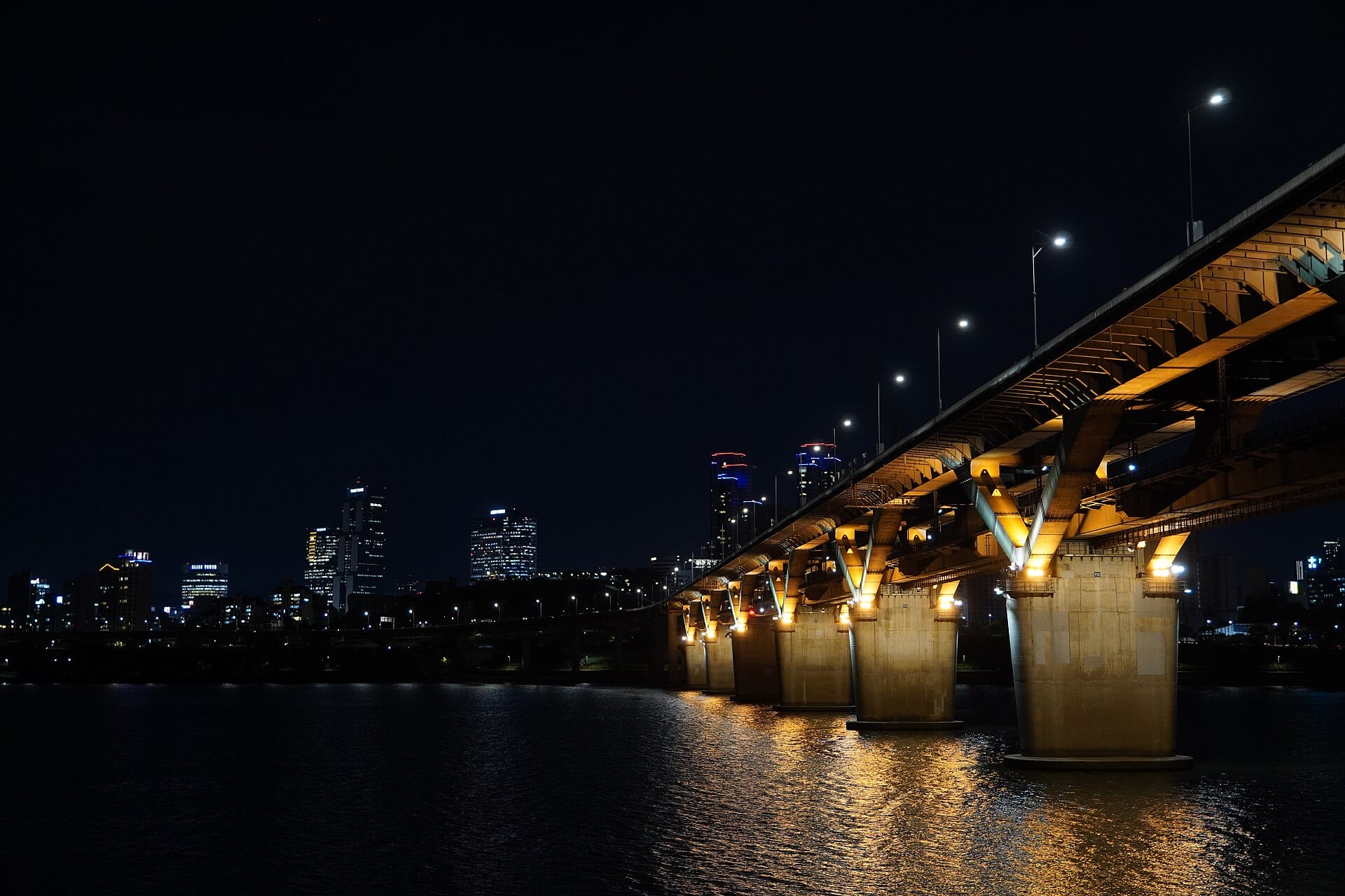 Night view of Ttukseom Hangang Park on the Han River, where the Seoul Autumn Festa opening performance was staged