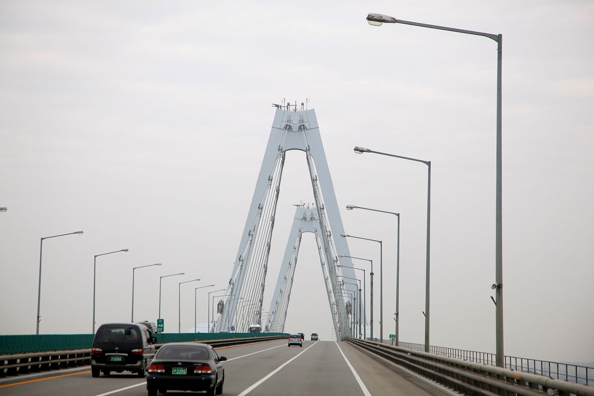 Yeongjong Bridge connecting Incheon Airport island to the mainland, the route to INSPIRE Entertainment Resort